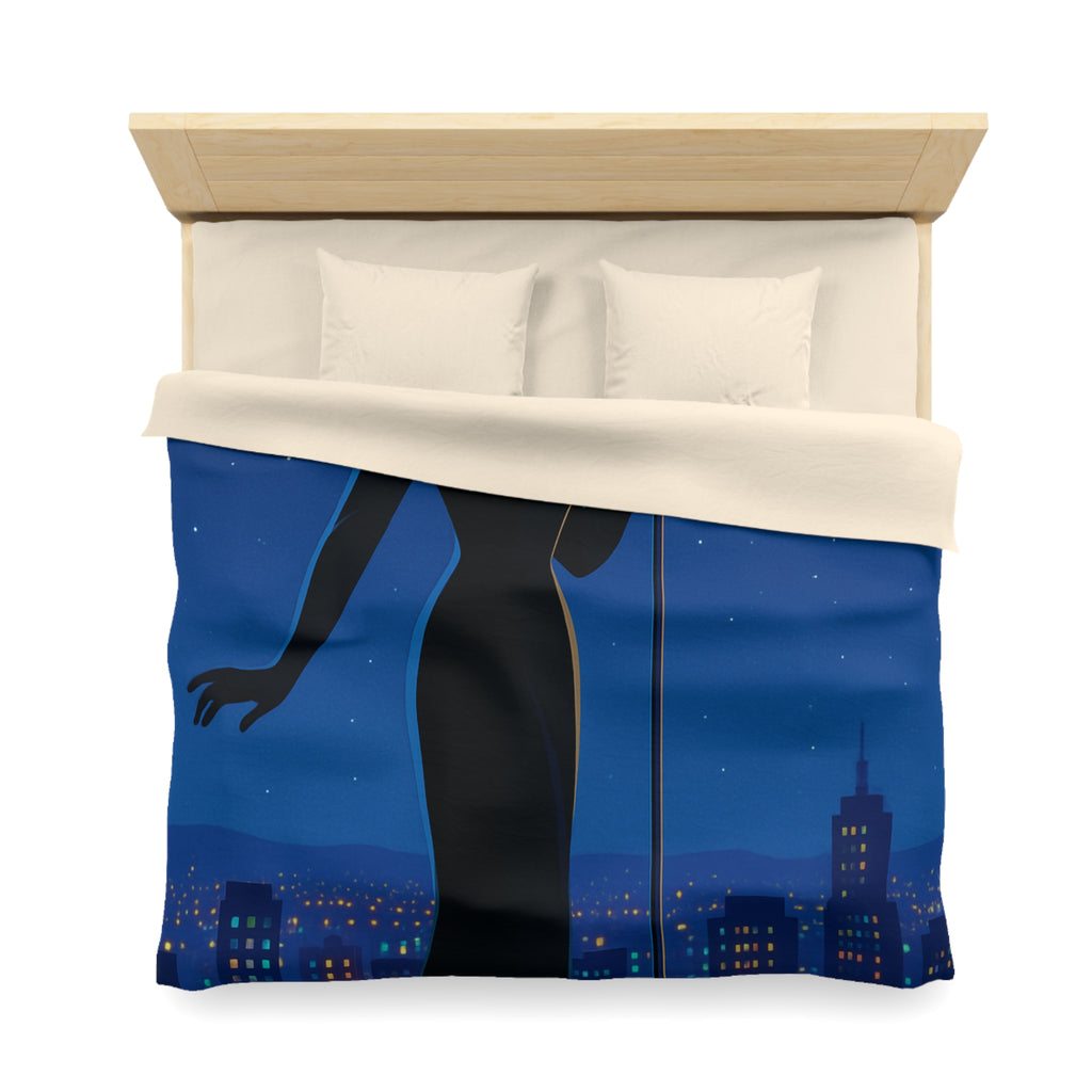 Housse de couette nocturne élégante avec silhouette mystérieuse et micro en arrière-plan urbain