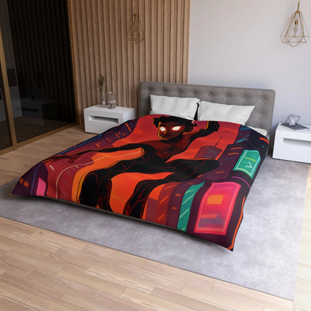 Housse de couette avec super-héros suspendu devant un coucher de soleil urbain vibrant