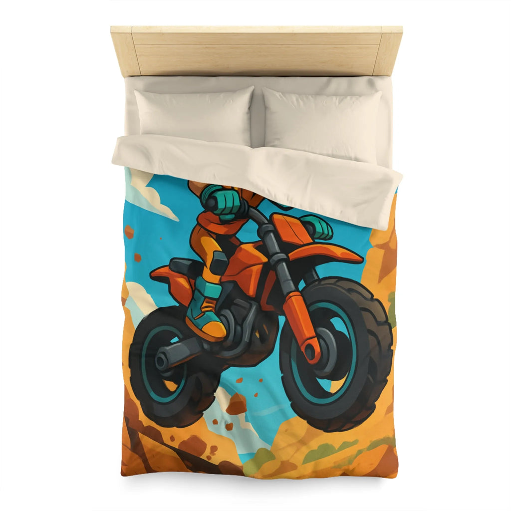 Housse de couette enfant motocross orange avec paysage montagneux et ciel bleu vif