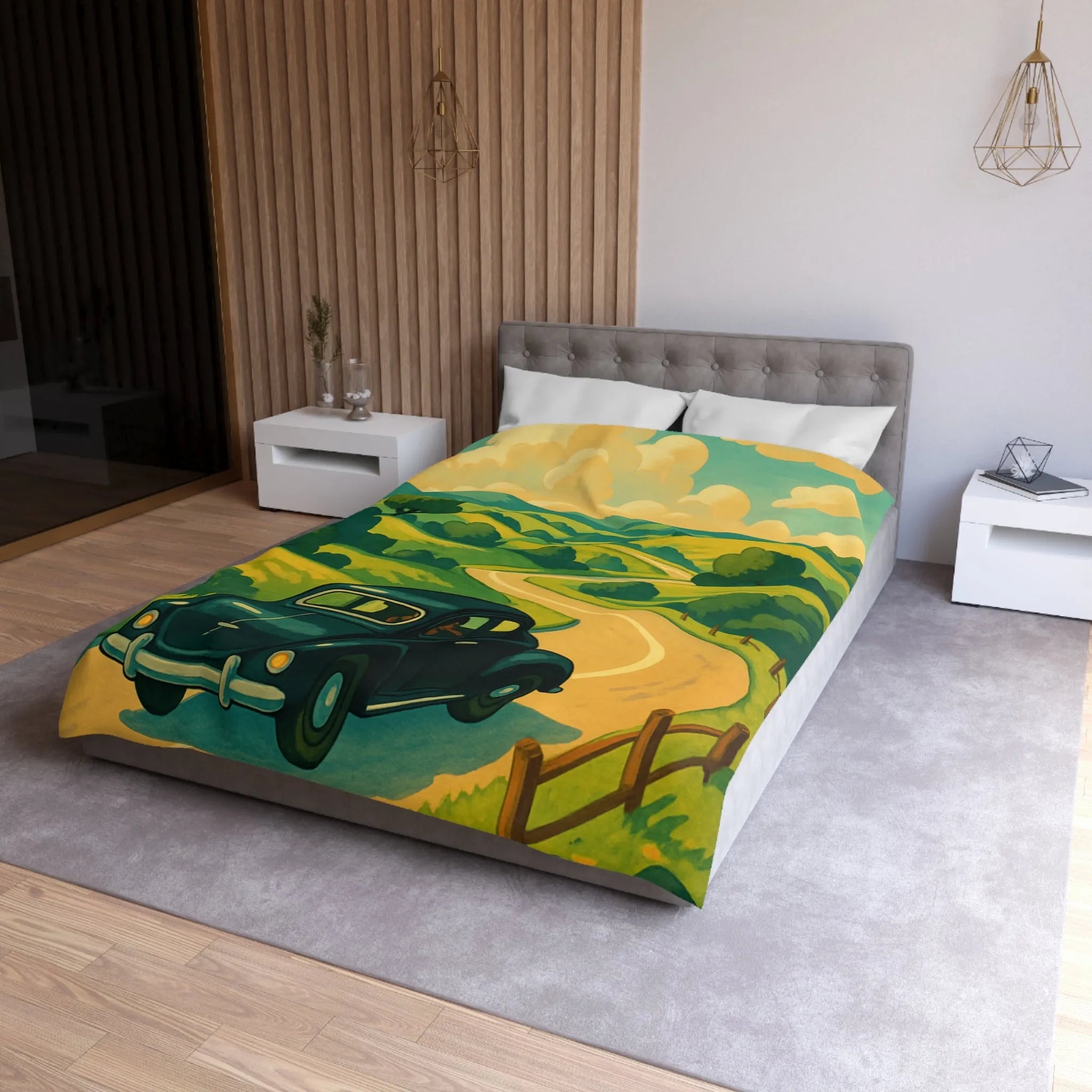 Charmante voiture rétro sur route sinueuse à travers collines verdoyantes et ciel ensoleillé