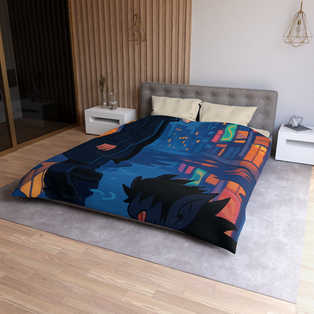 Housse de couette urbaine avec reflet mystérieux dans une rue animée la nuit