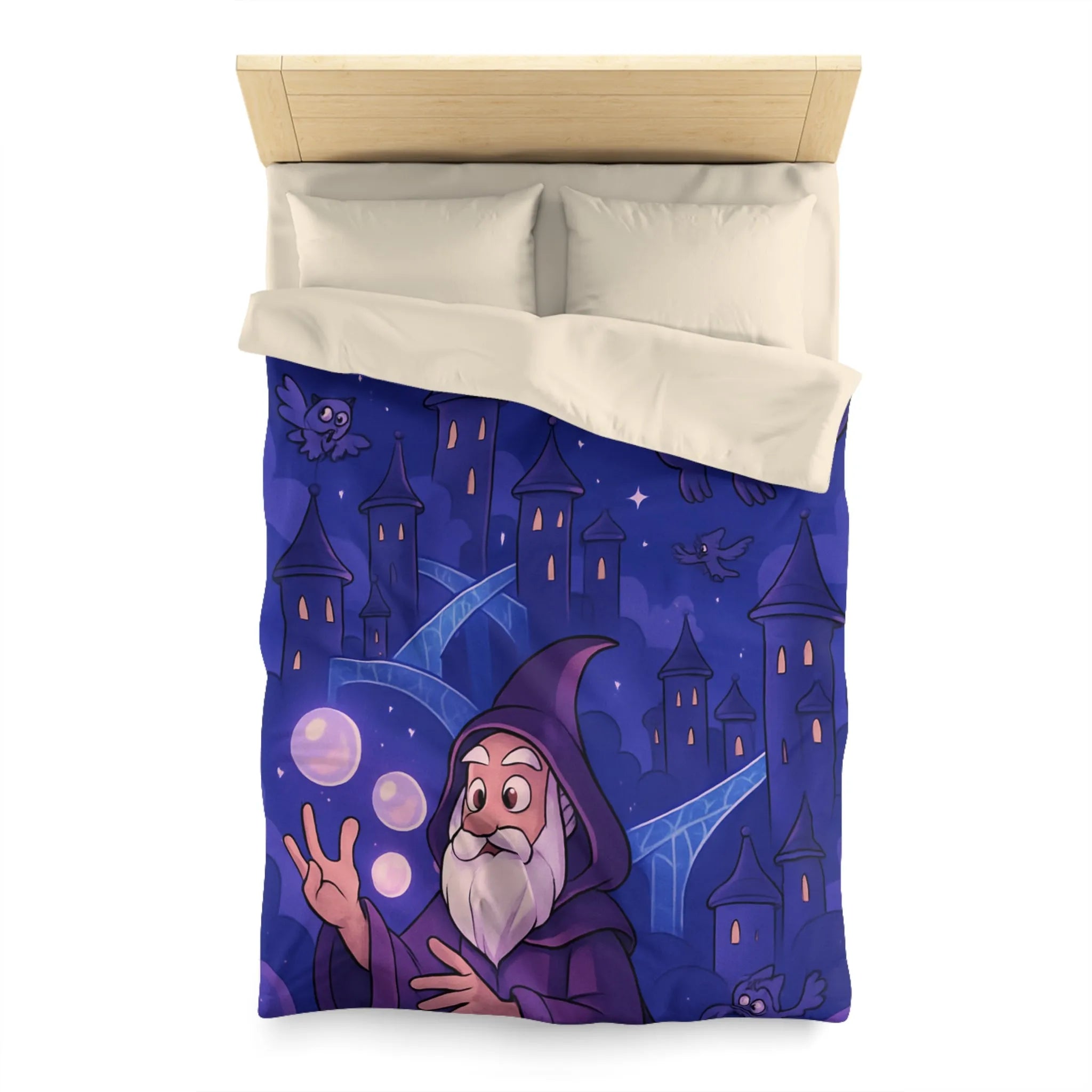 Housse de couette magique avec dragon violet, hiboux et sorcier devant château