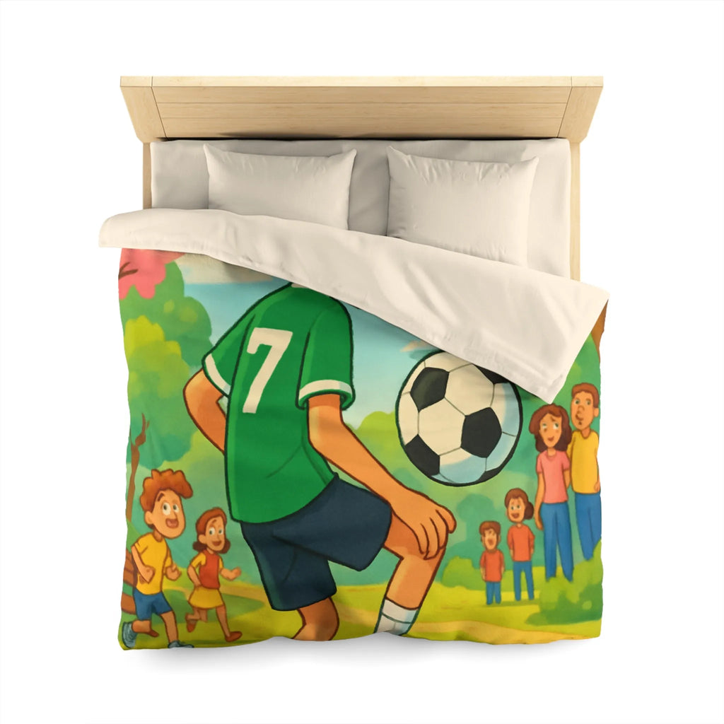 'Housse de couette enfant : garçon jouant au football dans parc coloré et animé'