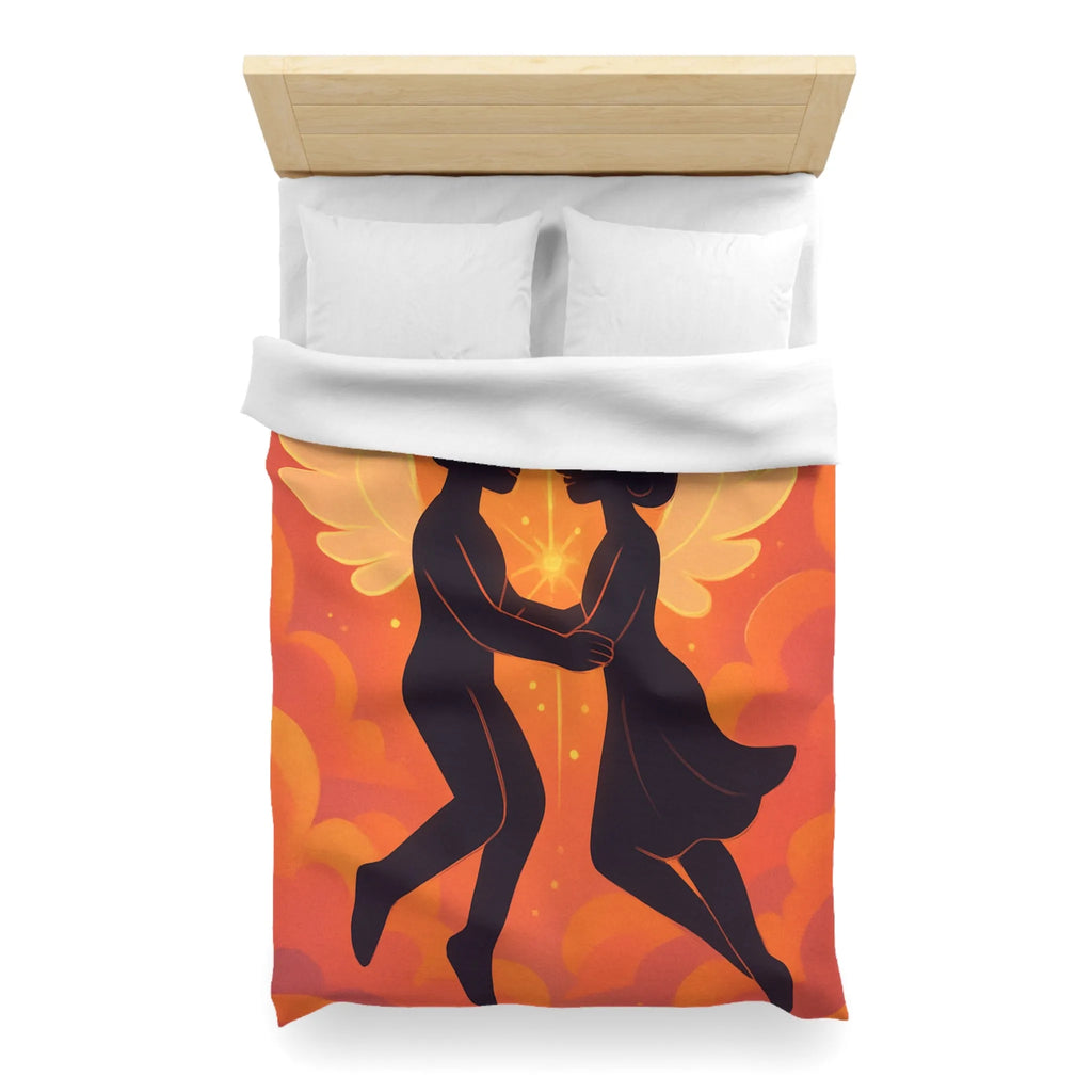 Housse de couette avec anges amoureux flottant dans nuages orangés dorés au crépuscule