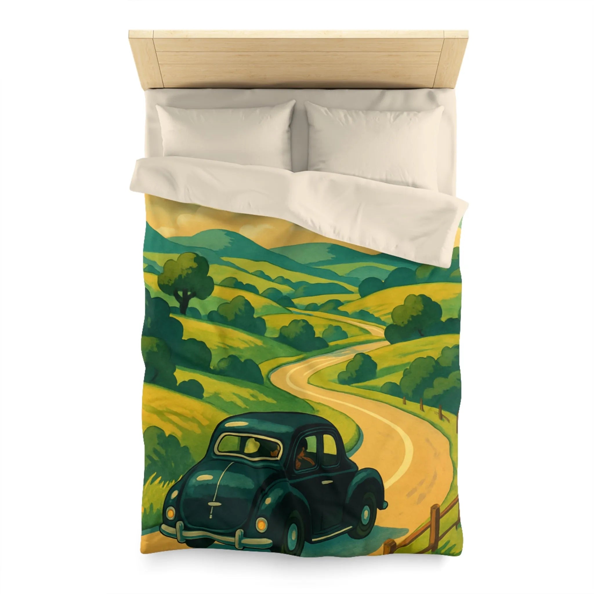 Charmante voiture rétro sur route sinueuse à travers collines verdoyantes et ciel ensoleillé