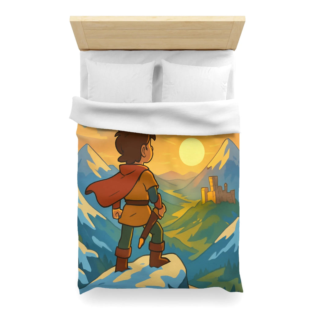 Housse de couette avec paysage montagneux, jeune aventurier et châteaux au coucher de soleil