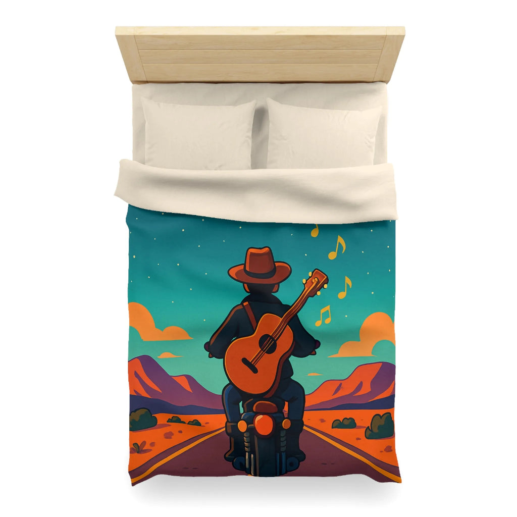 Housse de couette illustrée avec musicien en moto sous ciel étoilé et montagnes