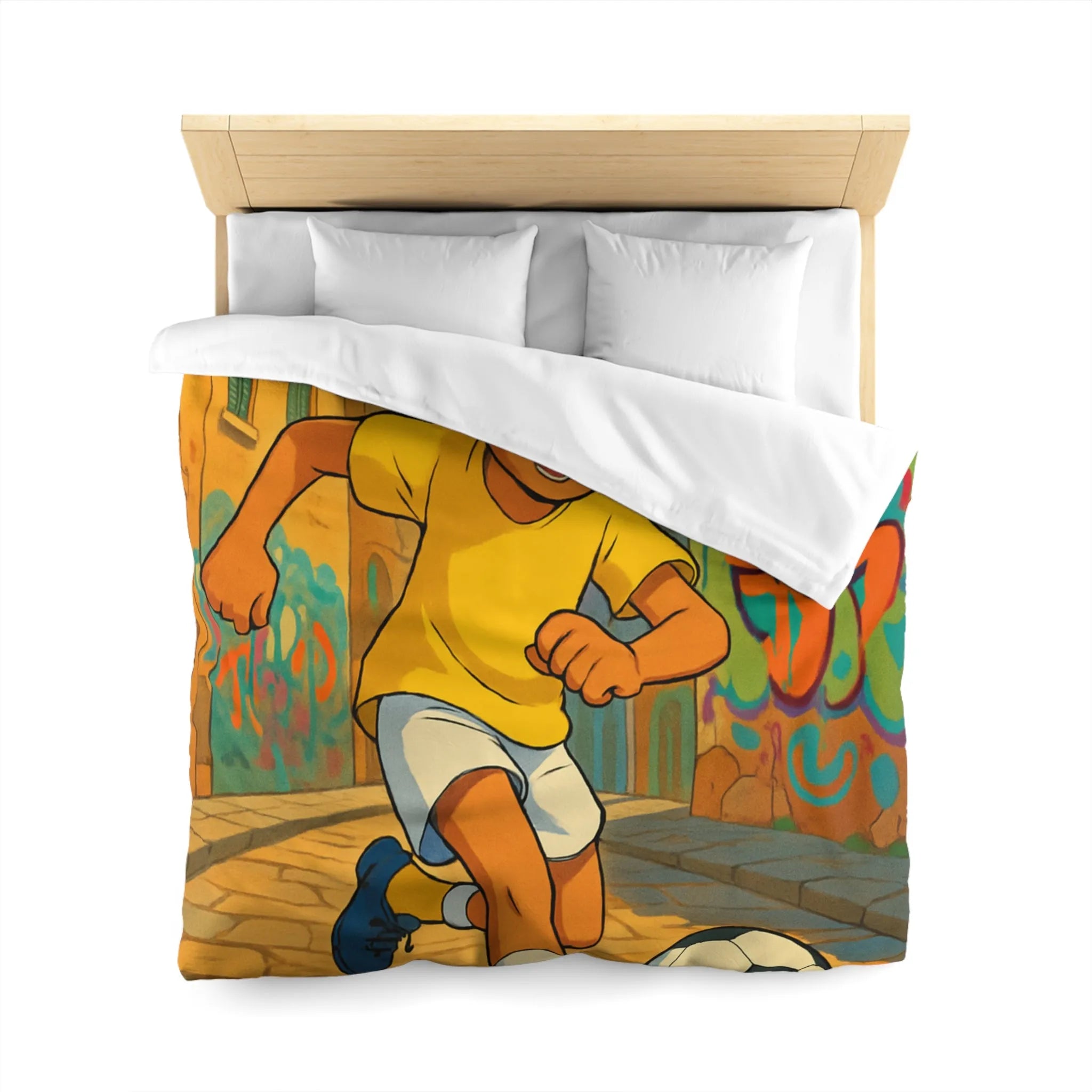 Housse de couette jaune enfant illustrant garçon jouant au football dans une ruelle colorée