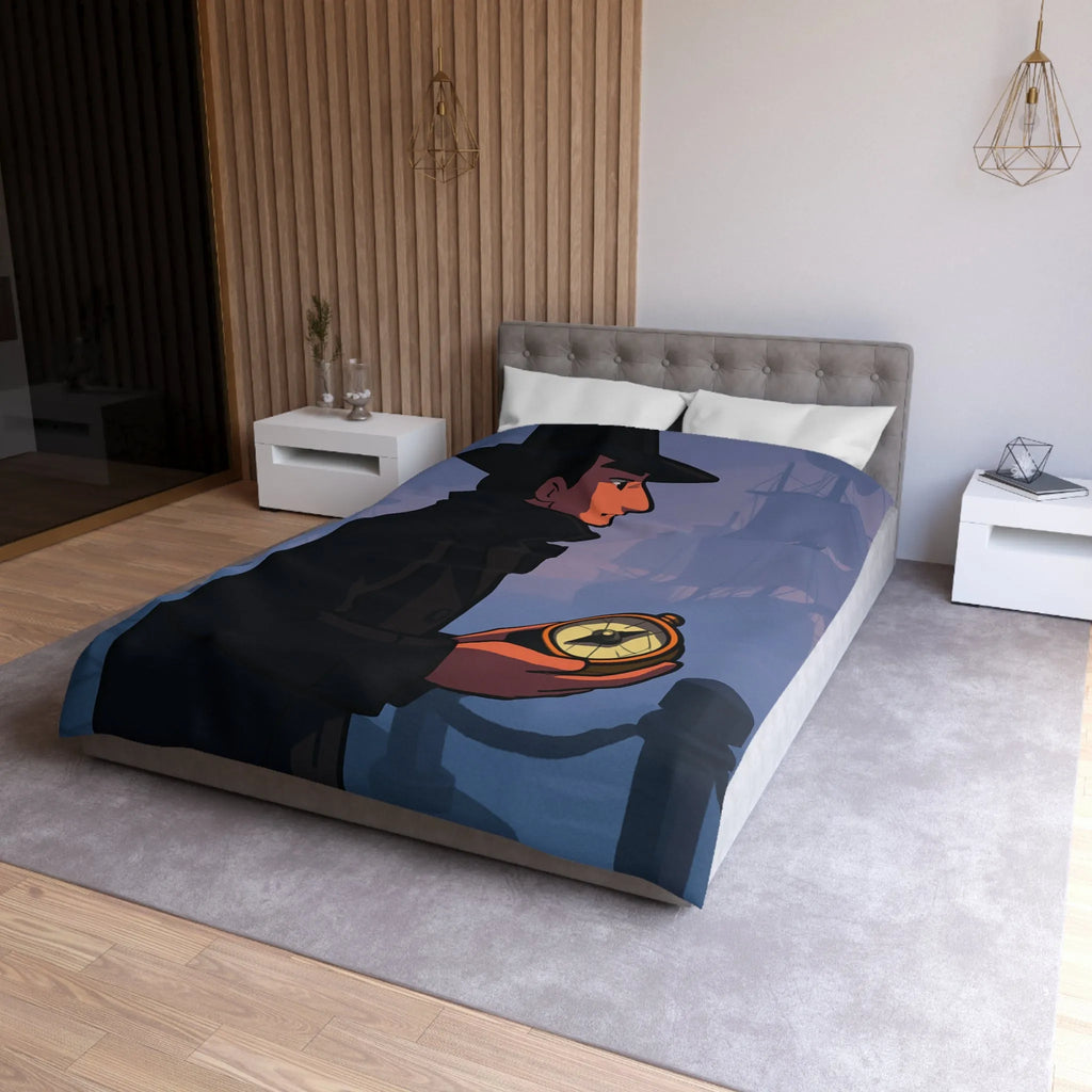 Élégant homme en manteau sombre tenant une boussole devant un port brumeux