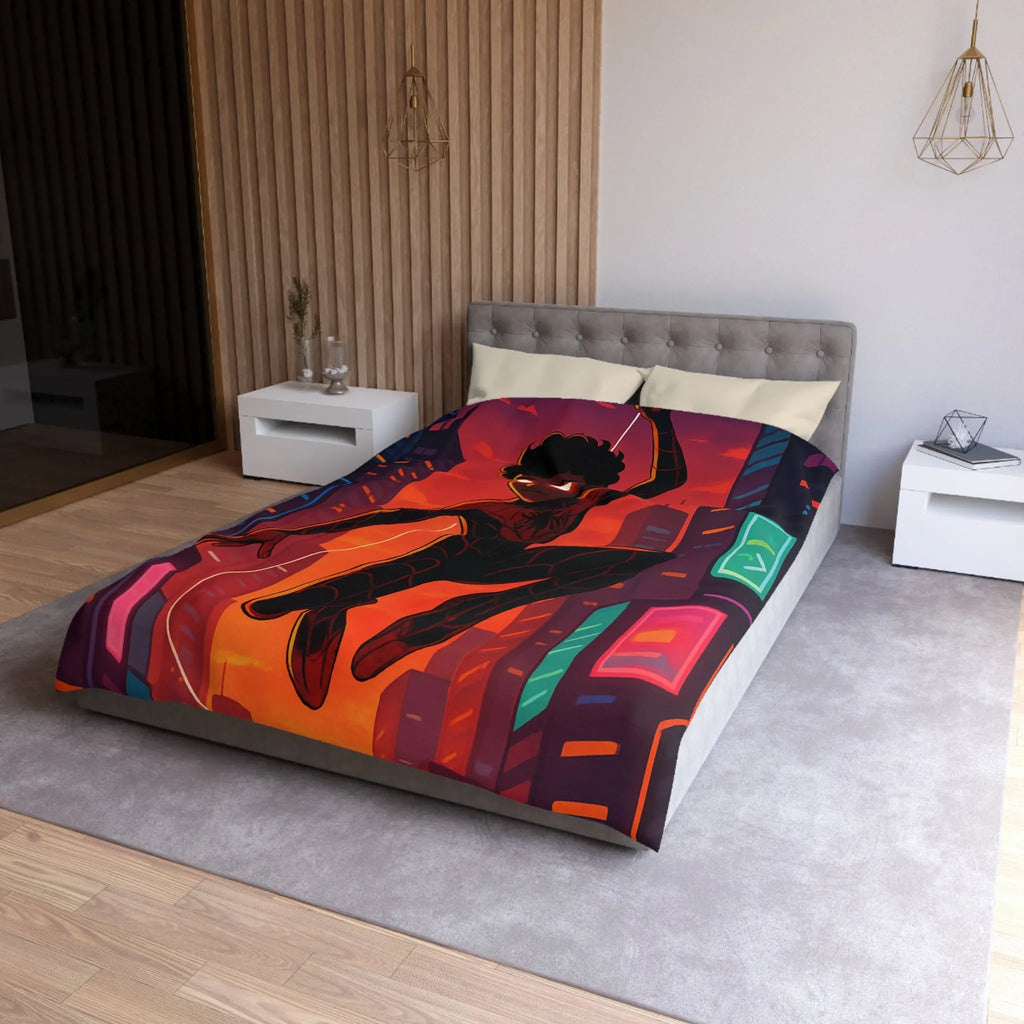 Housse de couette avec super-héros suspendu devant un coucher de soleil urbain vibrant