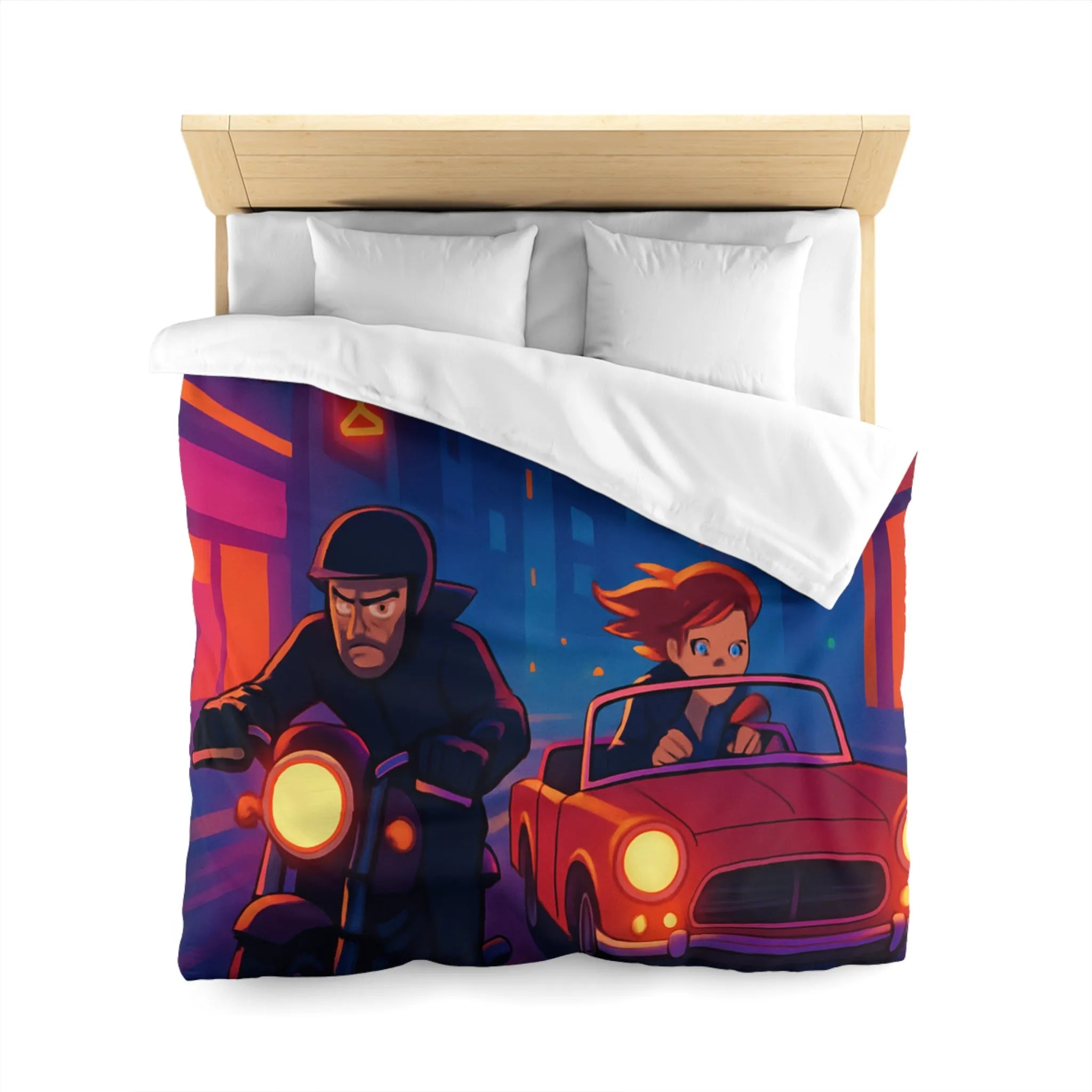 Housse de couette illustrant une scène urbaine nocturne animée avec moto et voiture