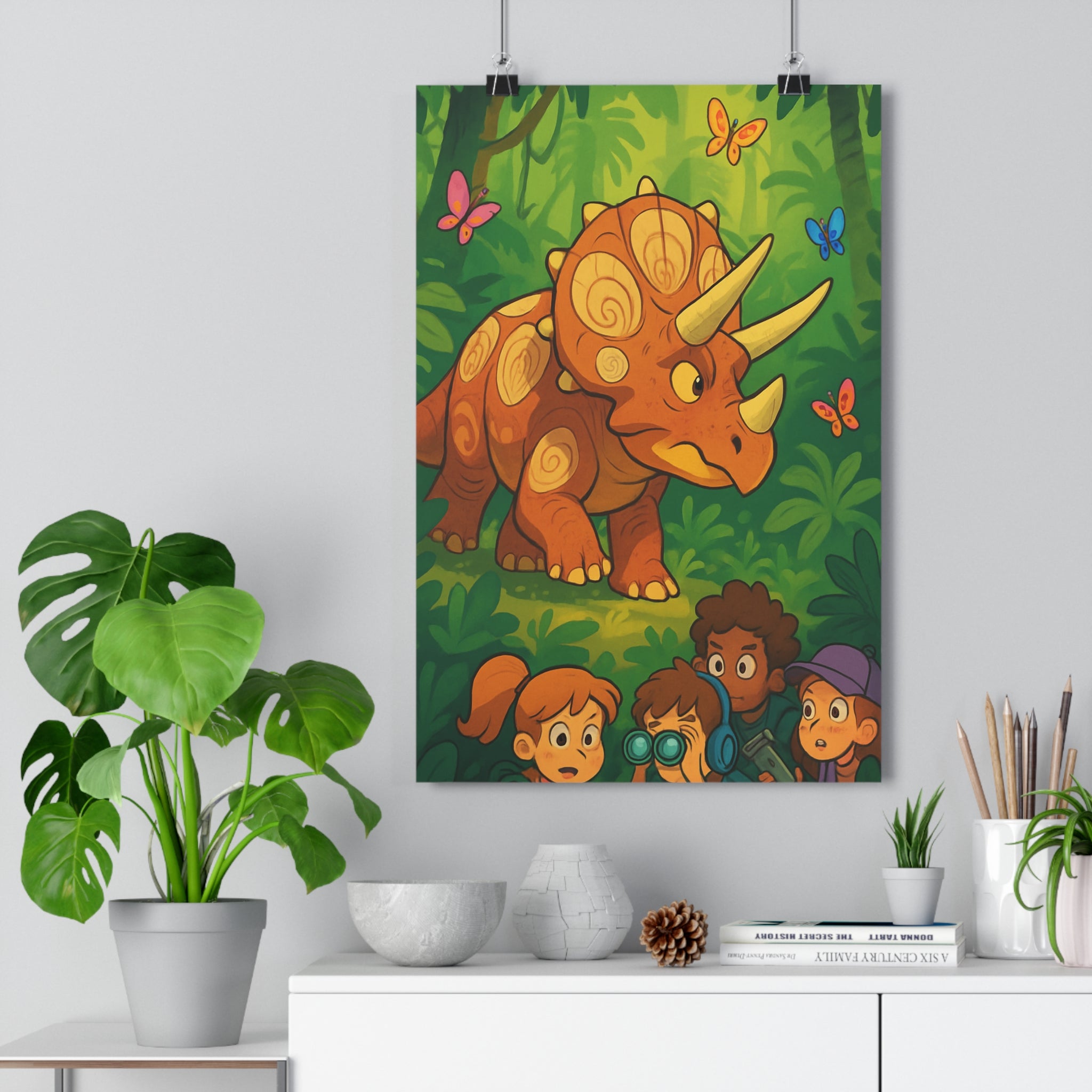 Poster décoratif cartoon jungle triceratops orange vert aventure enfant chambre coloré fantastique vibrant qualité
