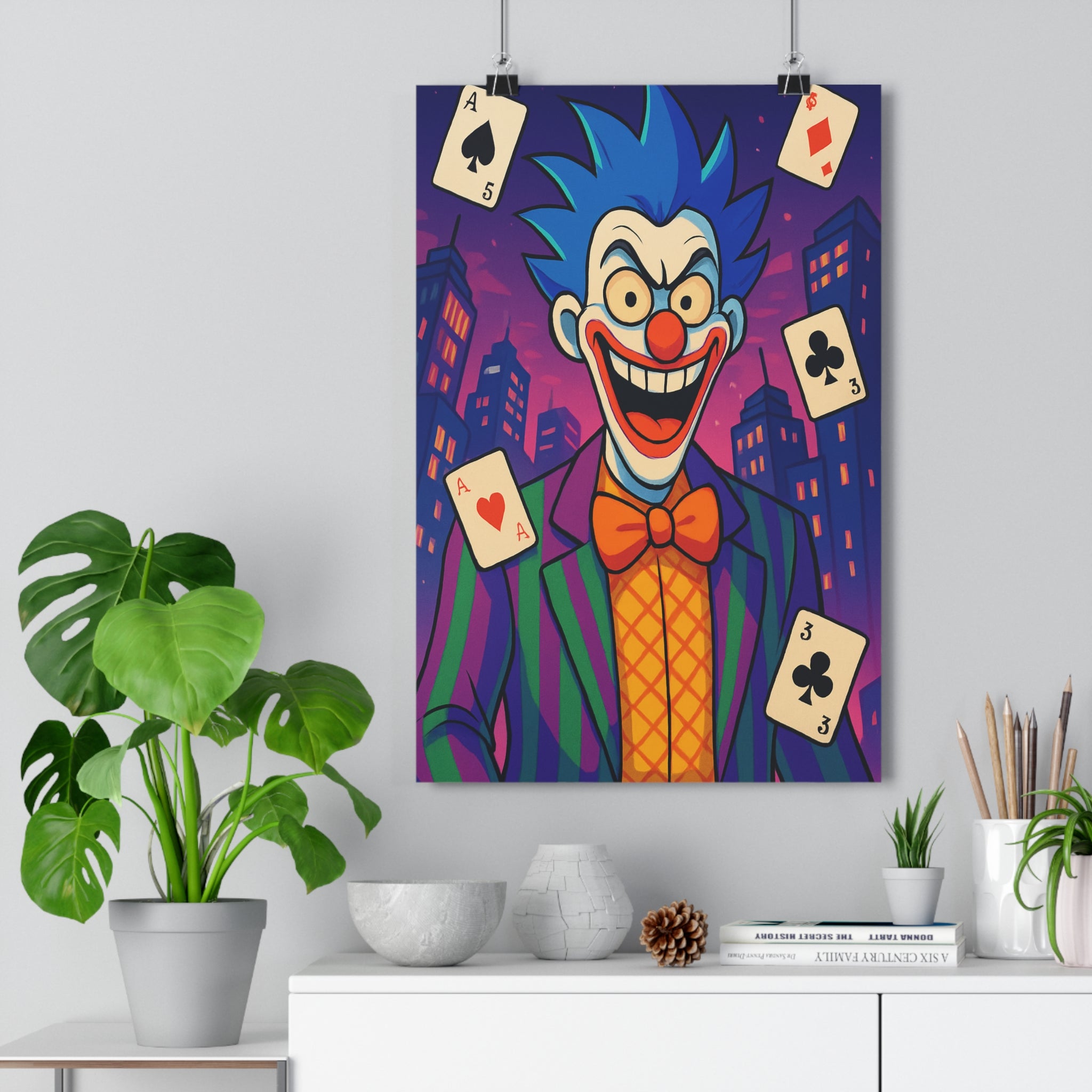 Poster décoratif mystique clown cheveux bleus costume coloré urbain créatif salon moderne ambiance unique