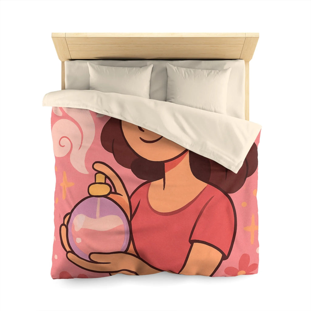 Housse de couette illustration parfum avec femme souriante tenue bouteille contre fond rose