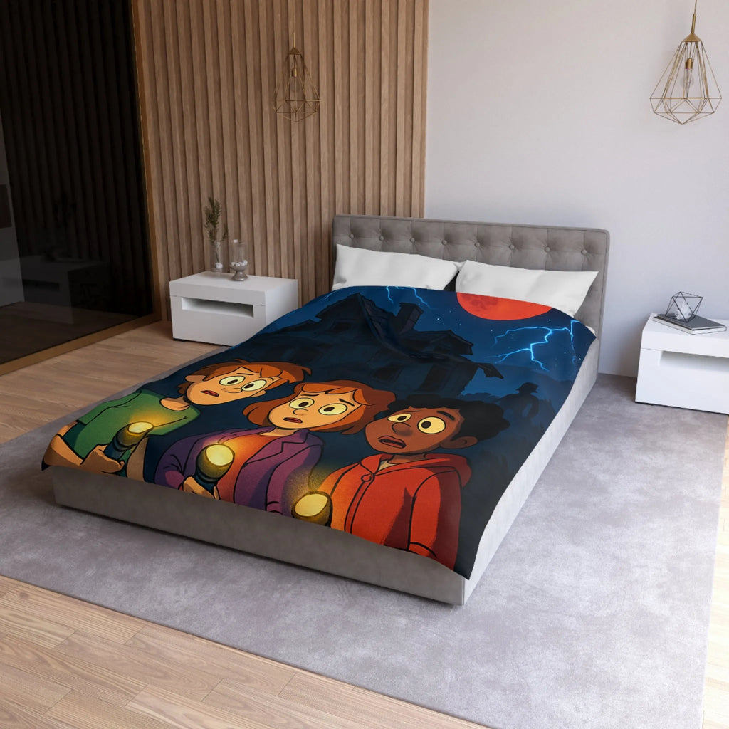 Housse de couette aventure mystérieuse, enfants explorant maison hantée sous lune rouge intrigante