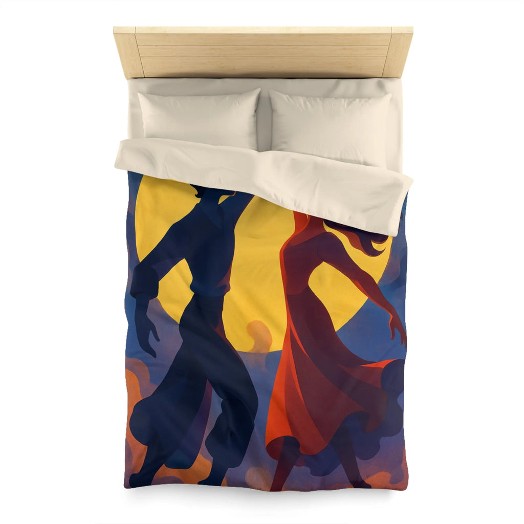 Envoûtante danse romantique sous une pleine lune lumineuse pour votre chambre élégante