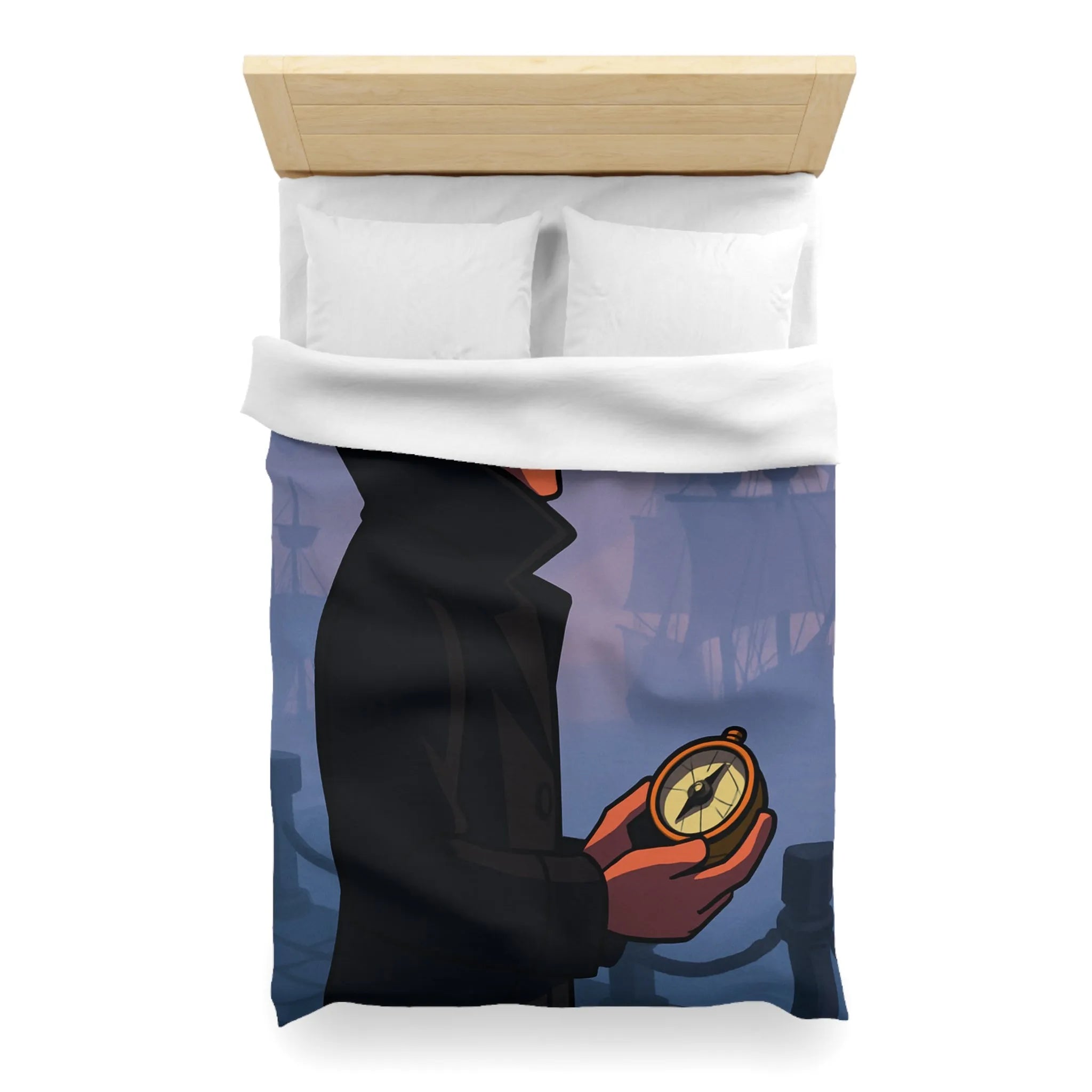 Élégant homme en manteau sombre tenant une boussole devant un port brumeux