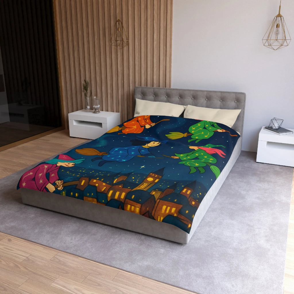 "Housse de Couette Féérique avec Sorcières Volant dans le Ciel Étoilé au-dessus de la Ville"
