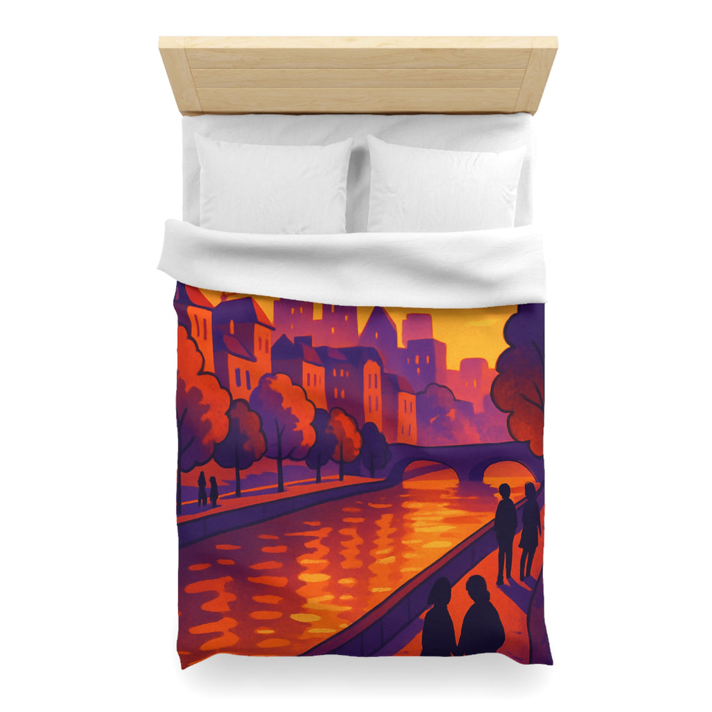 Vibrant paysage urbain crépusculaire avec silhouettes et rivière pour housse de couette