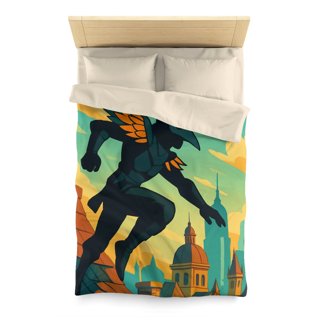 Housse de couette artistique avec silhouette et oiseau sur un toit urbain animé