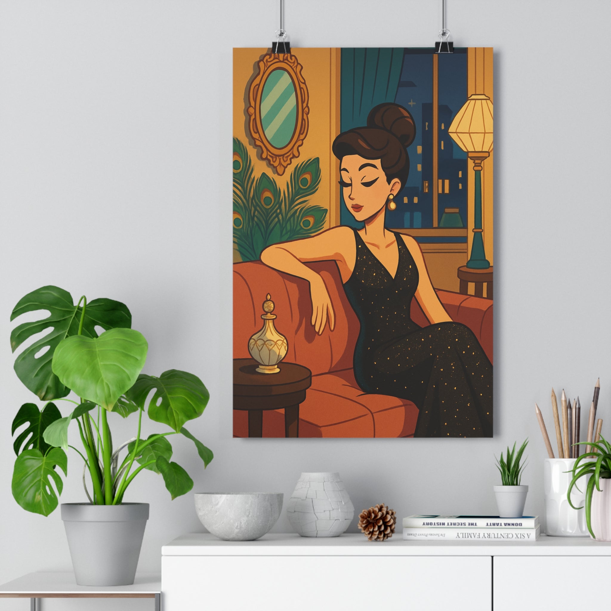 Poster décoratif vintage femme élégante art déco salon chic rétro noir doré paon ambiance