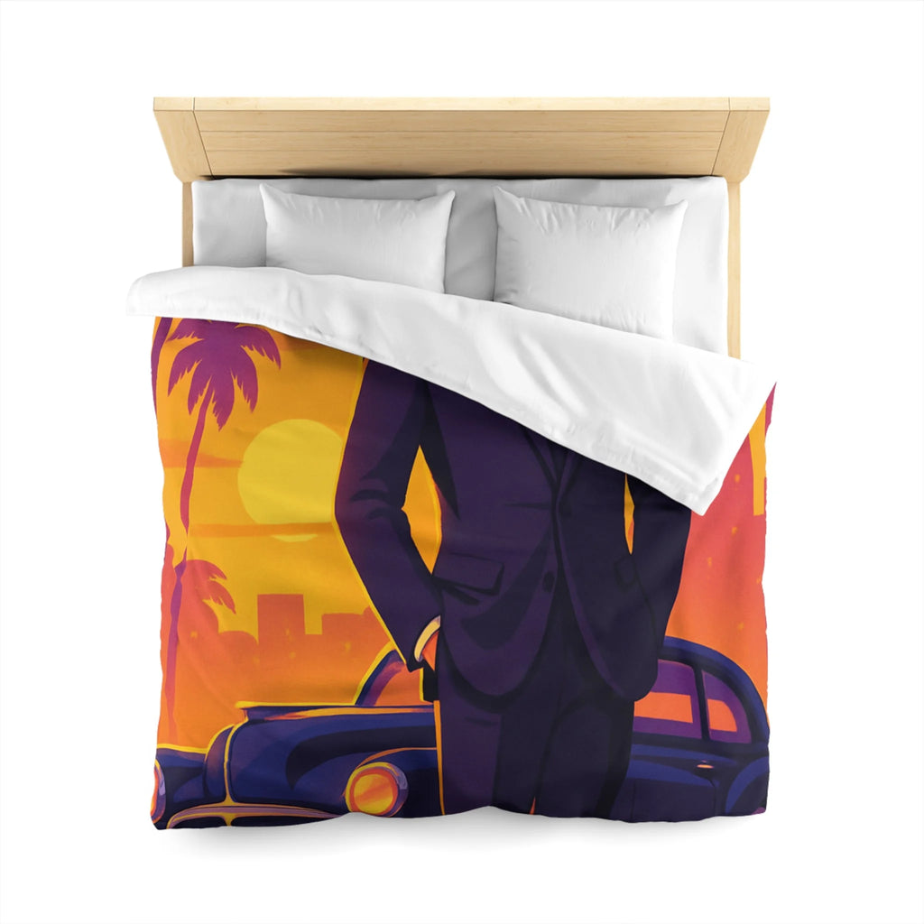 Housse de couette vintage avec homme élégant devant voiture classique au coucher du soleil