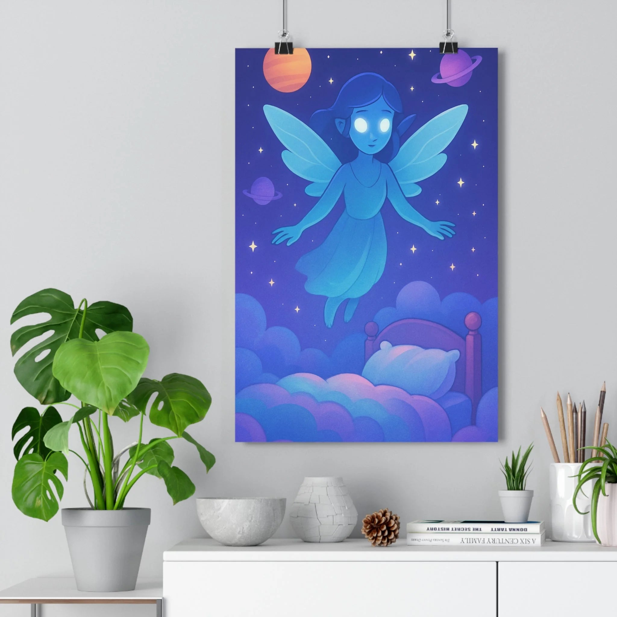 Poster décoratif onirique bleu violet fantastique fée lumineuse magique chambre enfant sérénité ambiance qualité