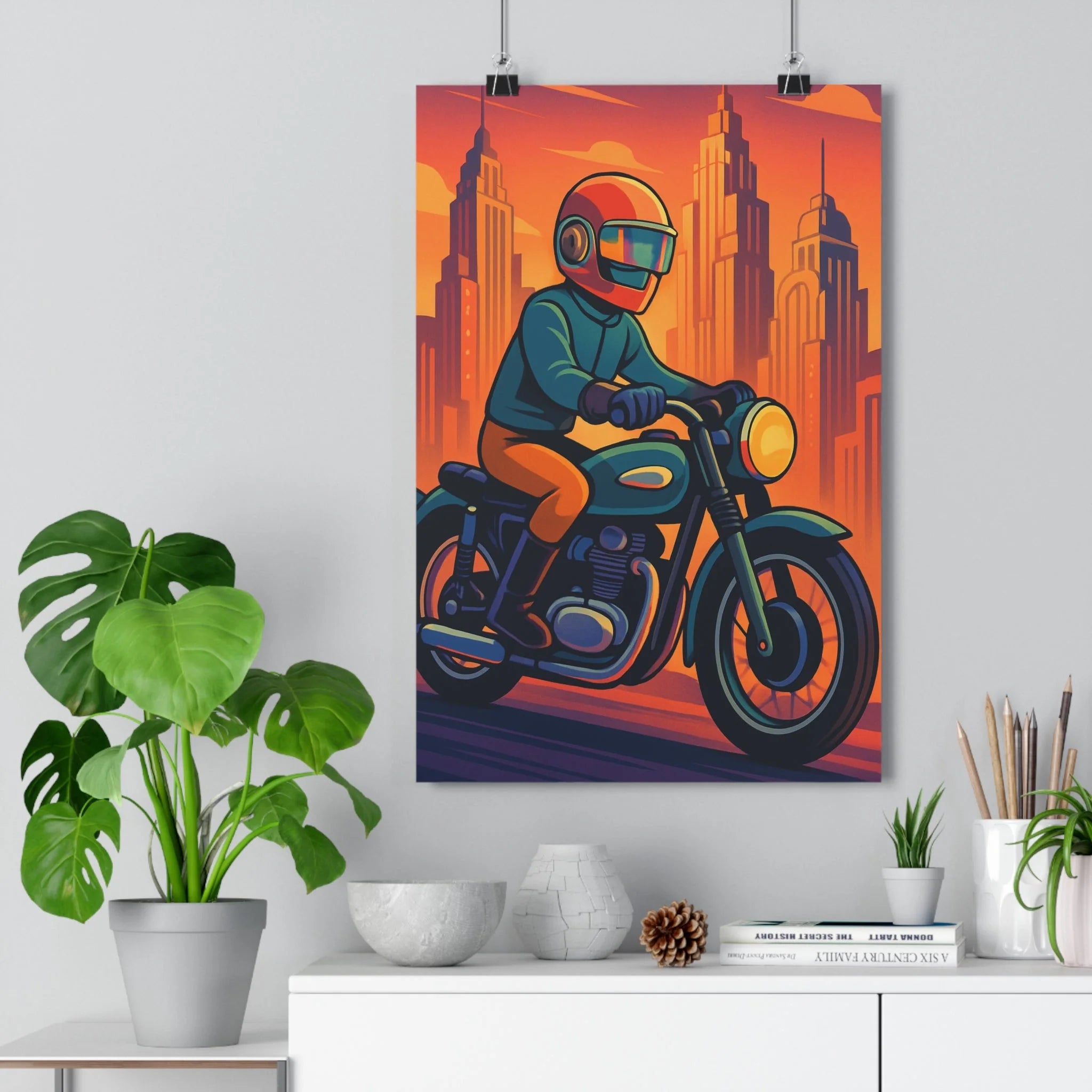 Poster décoratif rétrofuturiste moto casque dynamique orange violet bureau moderne vibrant style 30x46 qualité