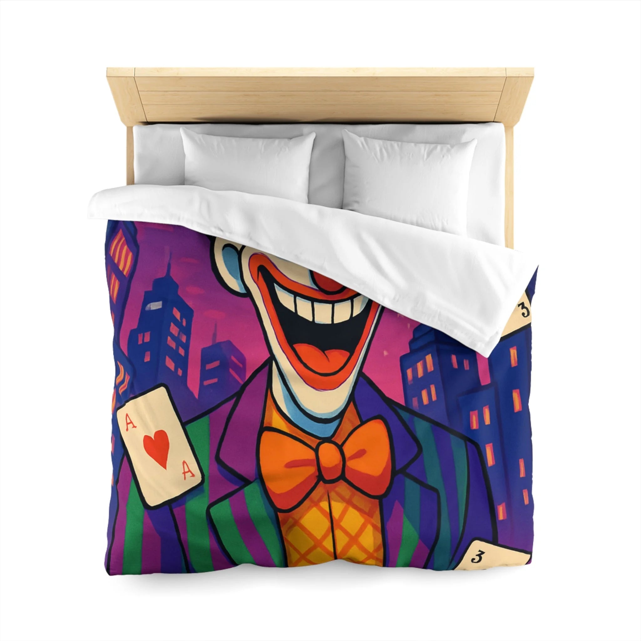 Housse de couette vibrante avec clown effrayant et cartes à jouer en arrière-plan urbain