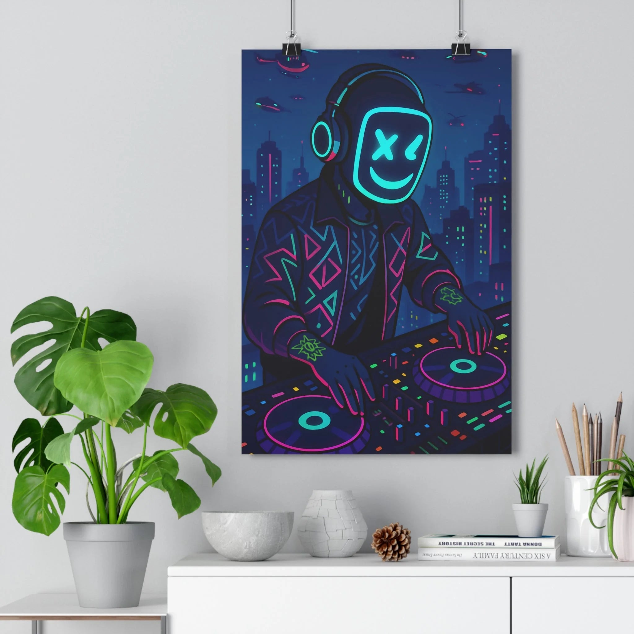 Poster décoratif moderne dj urbain néons lumineux bleu rose vert ambiance joyeuse chambre salon