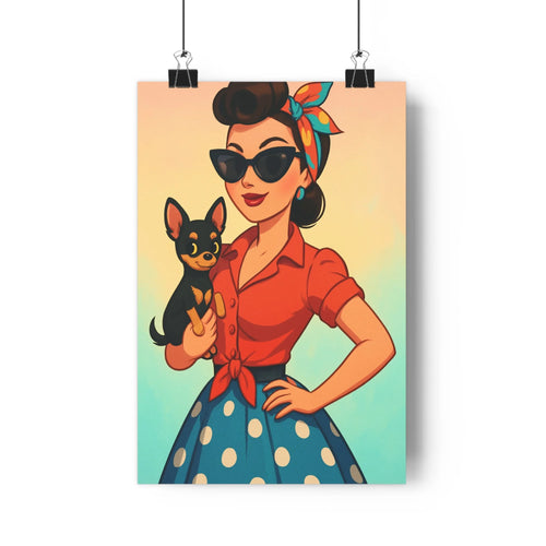 Poster femme lunettes soleil chien chemise nœud papillon jupe pois plante verte vase cône pin étagère livres crayons fond bleu