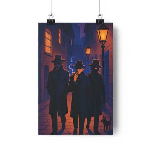 Poster mystère nuit personnages manteaux chapeaux rue pavée lanternes murales maisons façades sombres fenêtres éclairées bleu profond lumière dorée style